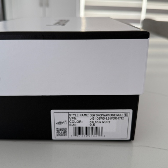 Larroude Dew Drop Macreme Mule in Ivory Leather with Gold Heel 9.5 New! - Picture 10 of 10